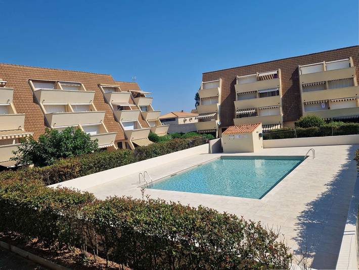 Location de vacances pour 4 personnes, avec piscine et terrasse à Marseillan