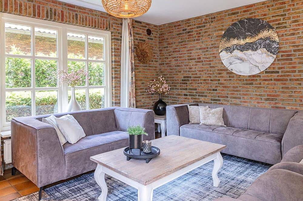 Wunderbares alleinstehendes Ferienhaus für 16 Leute mit  W-Lan, Tv und Terrasse in Losser, Twente