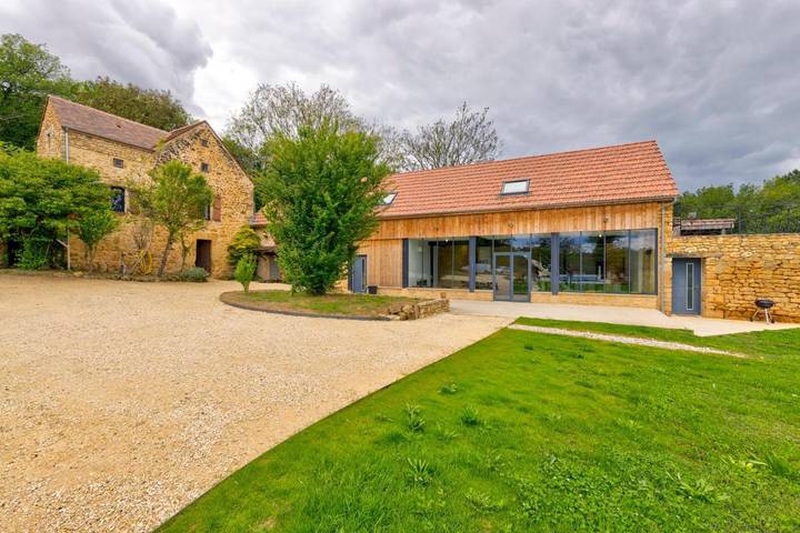 Location de vacances pour 20 personnes, avec jardin ainsi que vue et piscine à Groléjac - 3