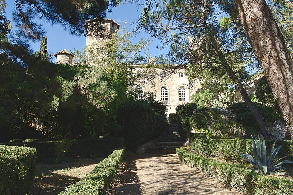 Château historique en Languedoc,18 pers, parc de 2 ha avec piscine tennis in Agel, Côte méditerranéenne (France)