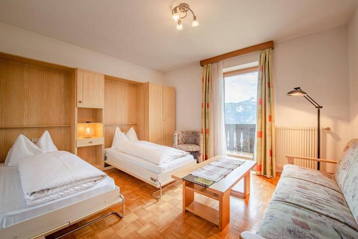 Ferienhaus für 4 Personen, mit Balkon und Terrasse sowie Garten und Sauna in Deutschnofen