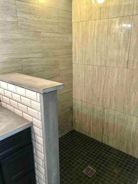 Ganze Wohnung, Rustikales modernes kleines Haus mit 270 Grad Blick auf das Bitterroot Valley in Ravalli County