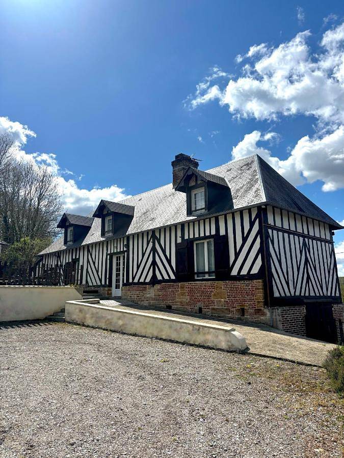 Location de vacances pour 10 personnes, avec vue et jardin, adapté aux familles à Guerquesalles - 2