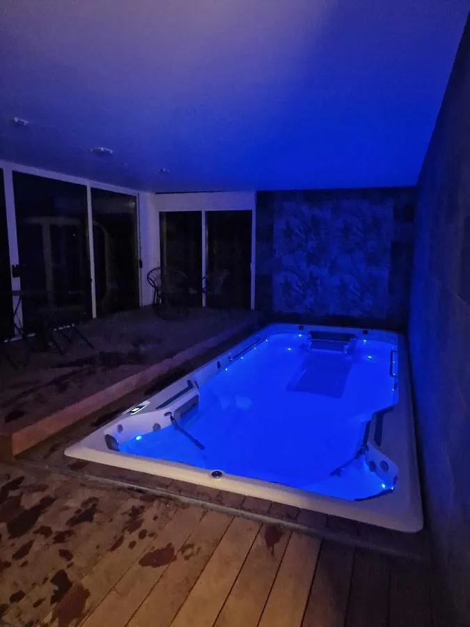 Casa de vacaciones para 2 personas, con jardín y jacuzzi además de sauna y piscina - 1