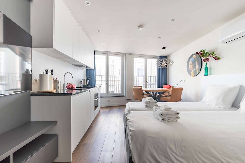 Ganze Wohnung, Stylish studio with French balcony in the heart of Breda city center in Breda, Nordbrabant