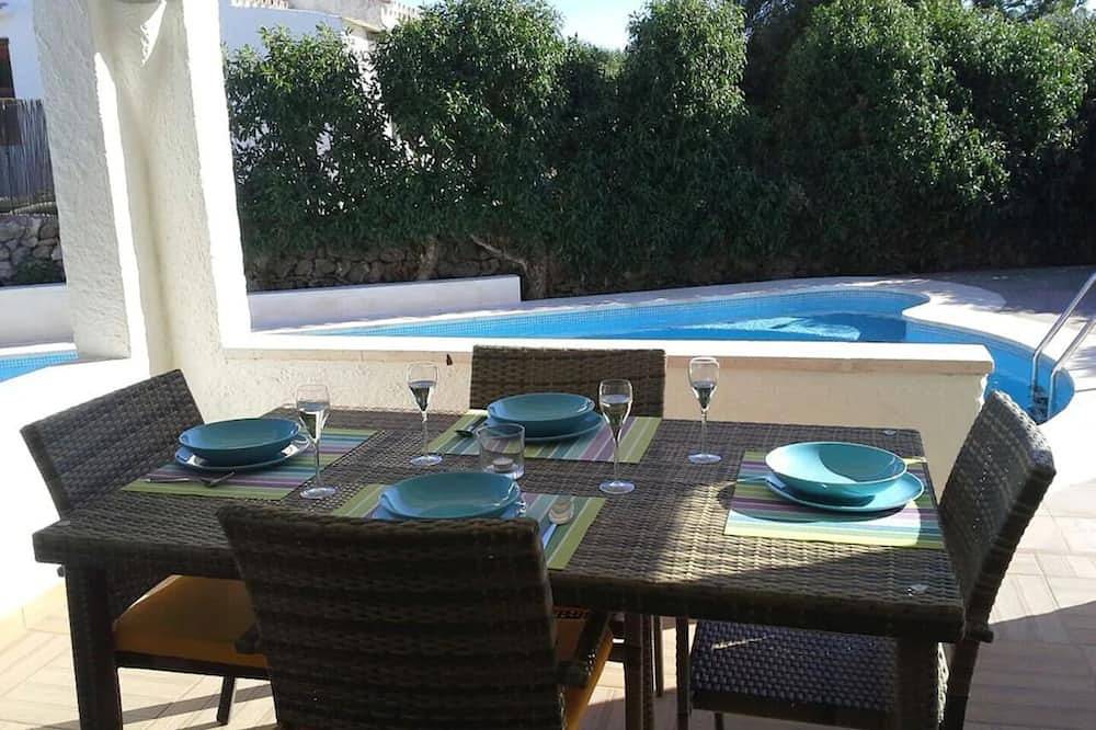 Modern Beach Style Villa, Close To Beach, Restos & Shops, Big Pool, Renovated. in Binibeca, Sant Lluís
