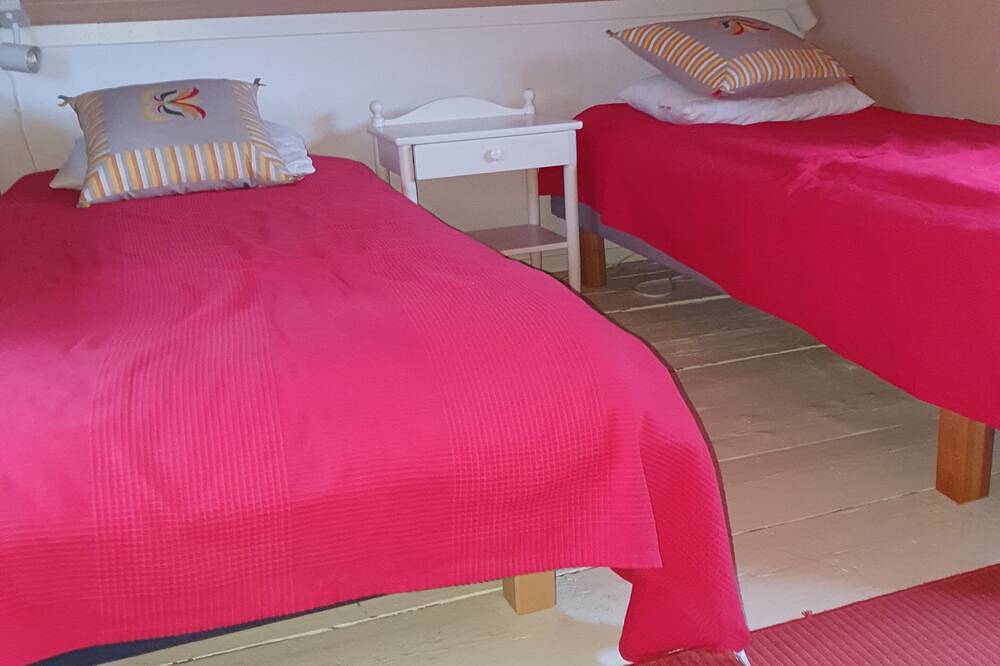 Strandnära Stuga vid Sjön Möckeln in Möckeln, Kronobergs