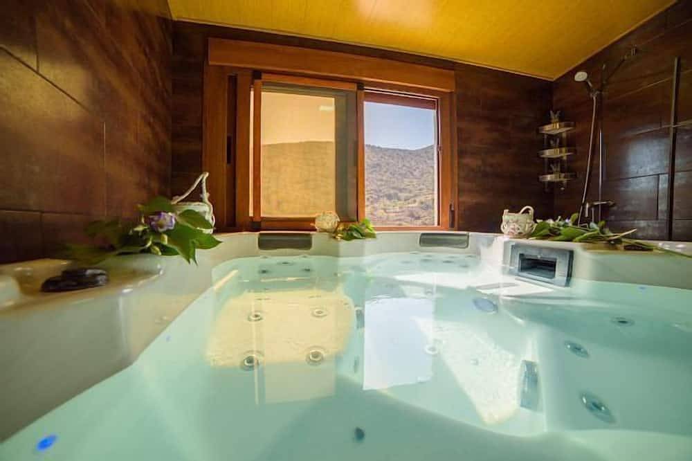 Casa Rural Romántica con Jacuzzi Privado para 2 personas.C. Al Revés in Laroya, Provincia de Almería