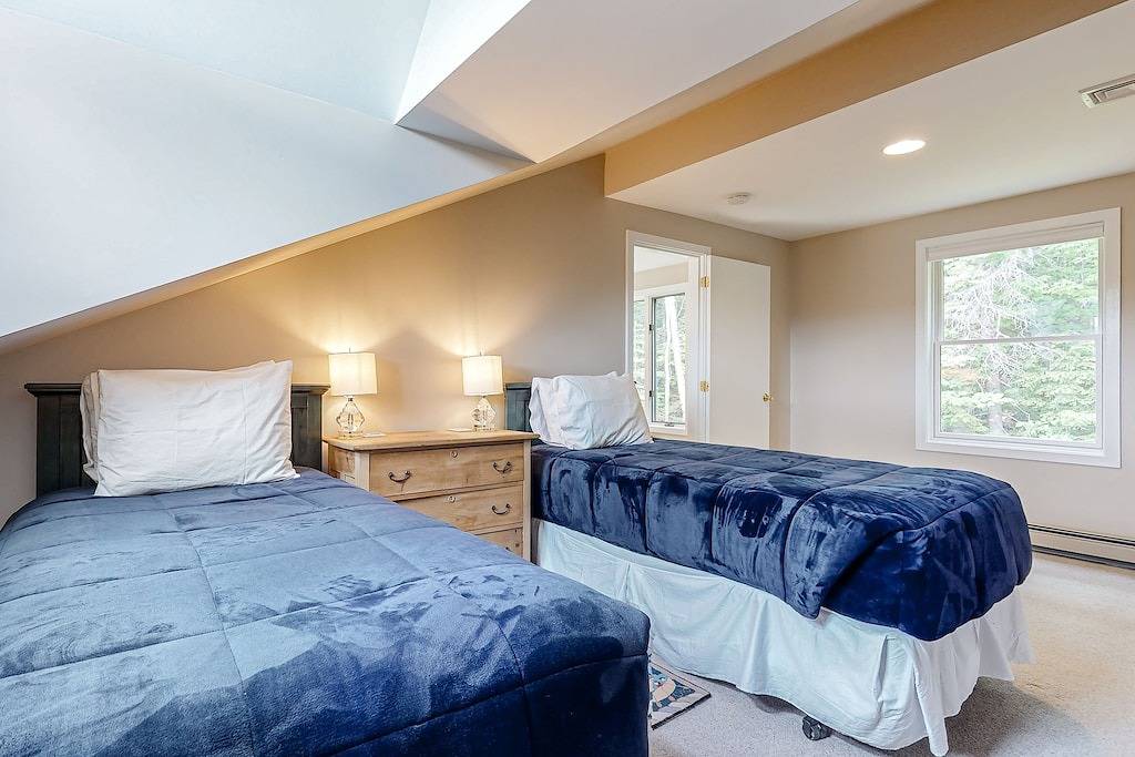 Mountain view retreat with fast Wifi, washer/dryer, & central Ac in Jackson (NH), White Mountain National Forest