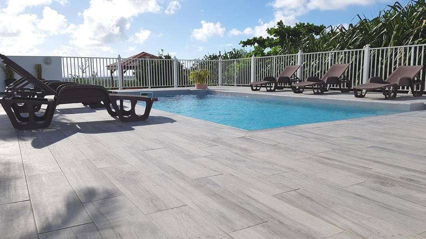 Maison de vacances pour 3 personnes, avec vue ainsi que jardin et piscine