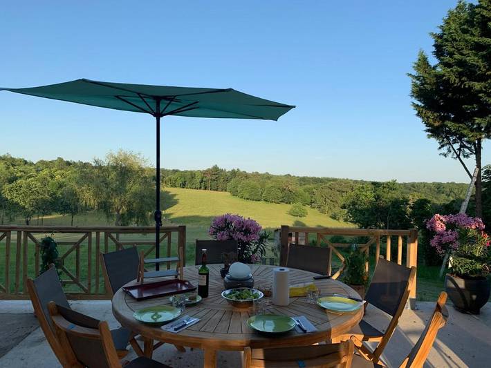 Location de vacances pour 20 personnes, avec jardin ainsi que vue et piscine à Milhac-de-Nontron - 2