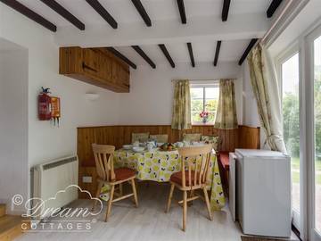 Holiday Home for 8 People in Jurassic Coast, South West England, Photo 4