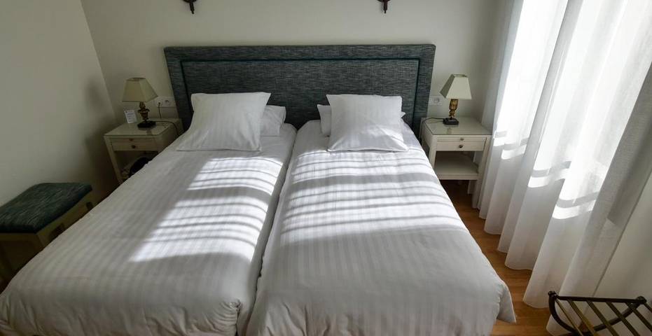 Hôtel pour 2 personnes, avec terrasse ainsi que jardin et piscine dans Pizancon - 4