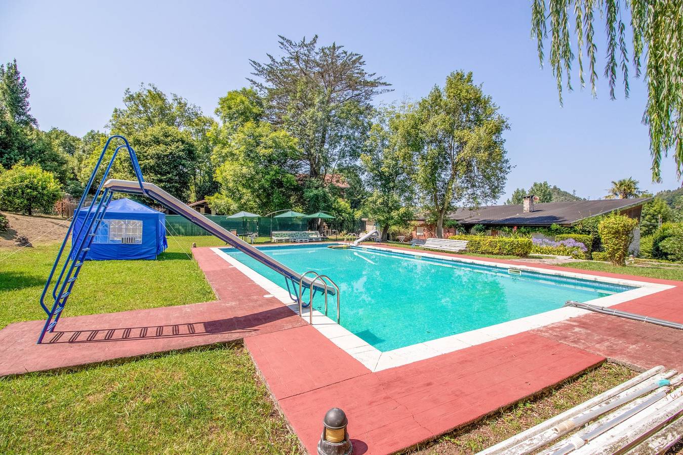 Villa con gran Jardín y piscina in Riotuerto, Costa de Cantabria