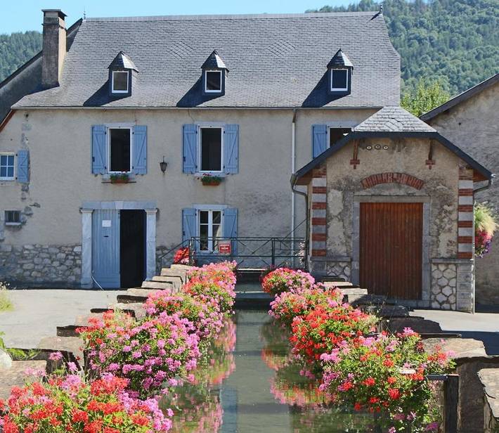 Location de vacances pour 6 personnes, avec vue et jardin à Arudy