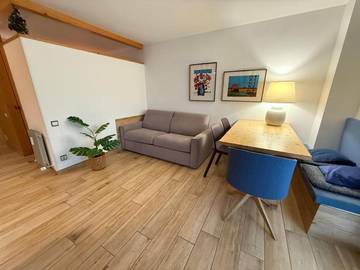 Gîte pour 6 personnes, avec piscine et vue ainsi que jardin et sauna, animaux acceptés à Carisolo
