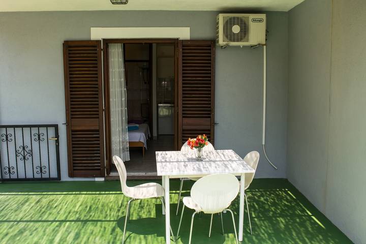Ganze Wohnung, Studio Appartement mit Terrasse und Meerblick Lokva Rogoznica, Omis As-6005-a in Lokva Rogoznica, Omis-Riviera