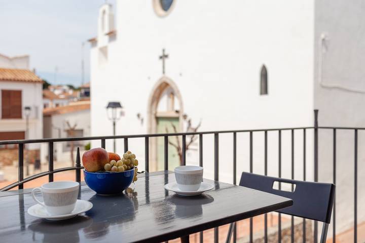 Apartamento entero, Apartamento 'Antic Plankton Calella Palafrugell' con balcón y Wi-Fi in Platgeta d'en Cosme (Palafrugell), Palafrugell