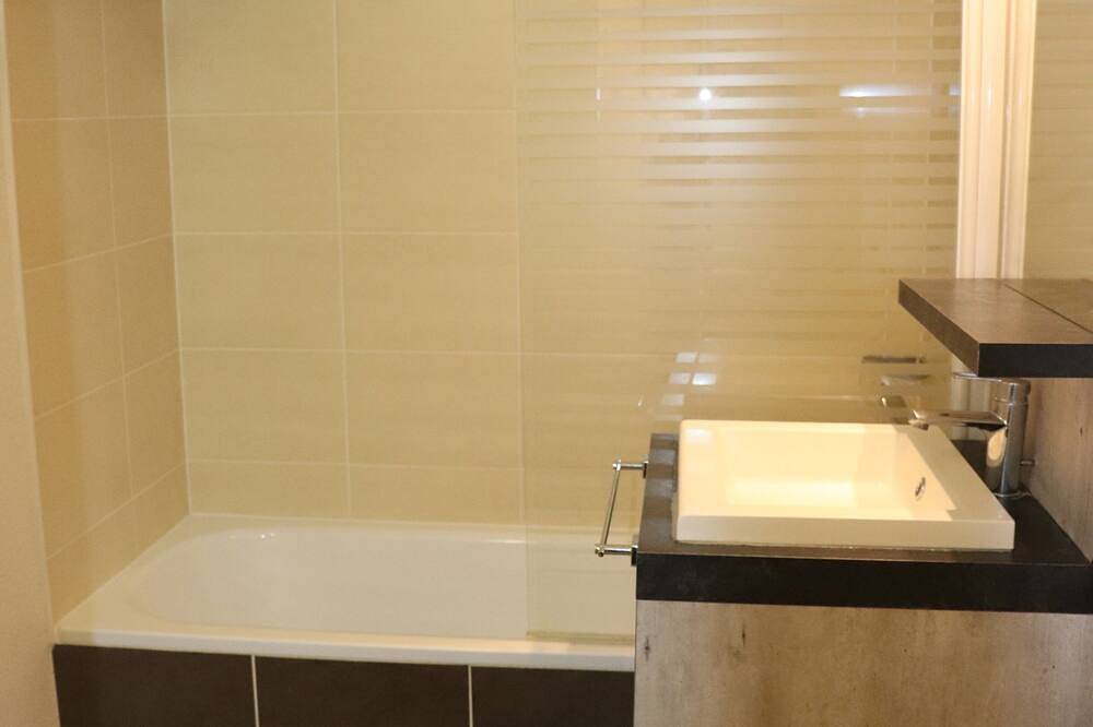 Apartamento entero, Studio Terrasse Dans Résidence Avec Piscine B35 in Salies-de-Béarn, Béarn