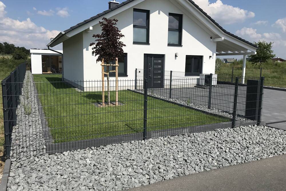 Ferienhaus Oskar am See mit Privatstrand für 4 Erwachsene, Kamin, Boot und Sauna in Löbnitz, Nordsachsen