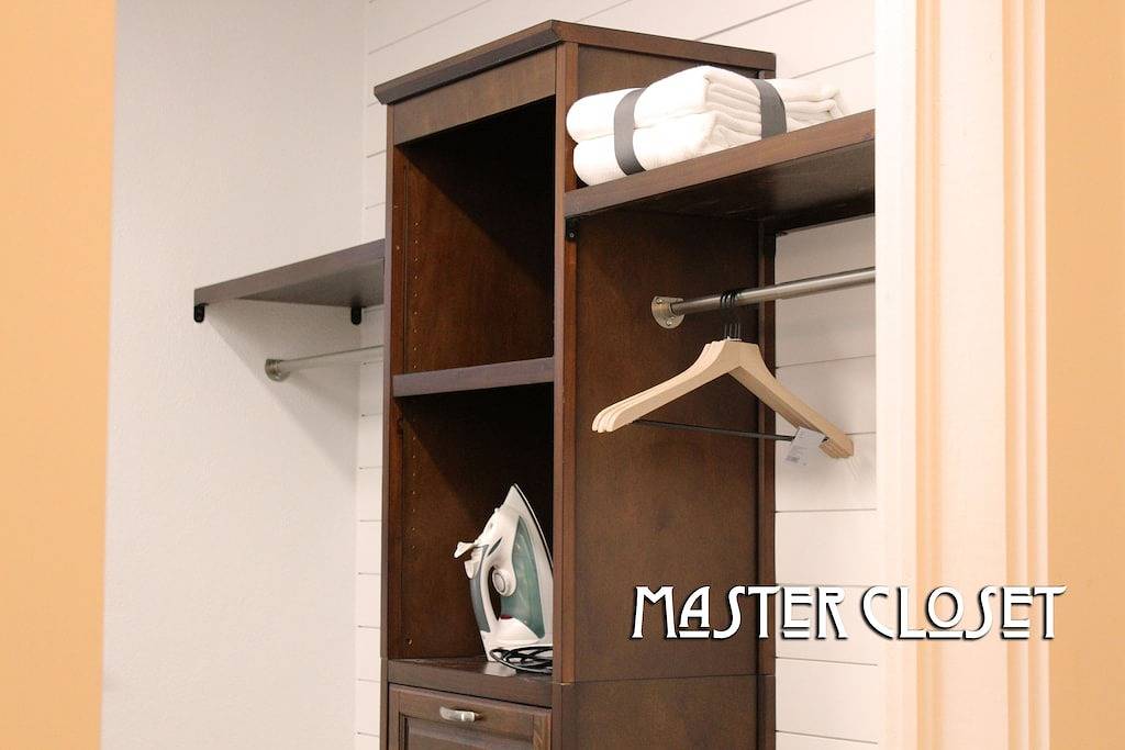 Intro Pricing - Braeburn Bungalow - Historisch & zu Fuß in die Innenstadt von Hendersonville in Hendersonville, Henderson County (NC)