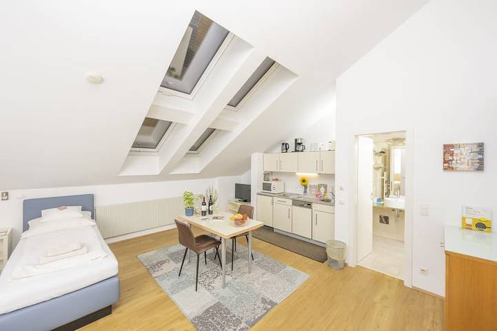 Ganze Wohnung, Apartment 4   top floor apartment in Hernals, Wien