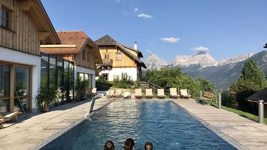 Ferienhaus für 8 Personen, mit Sauna und Garten sowie Pool
