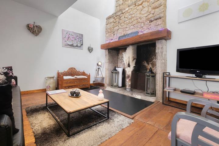 Casa Vacanze “La Perle Rosée” con Terrazza Privata e Wi-Fi in Azerat (Dordogna), Périgord Noir