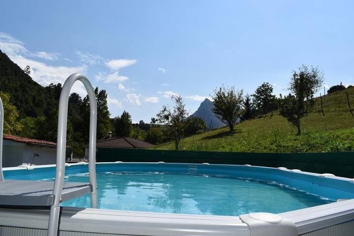 Location de vacances pour 8 personnes, avec vue ainsi que piscine et jardin à Ramales de la Victoria - 4