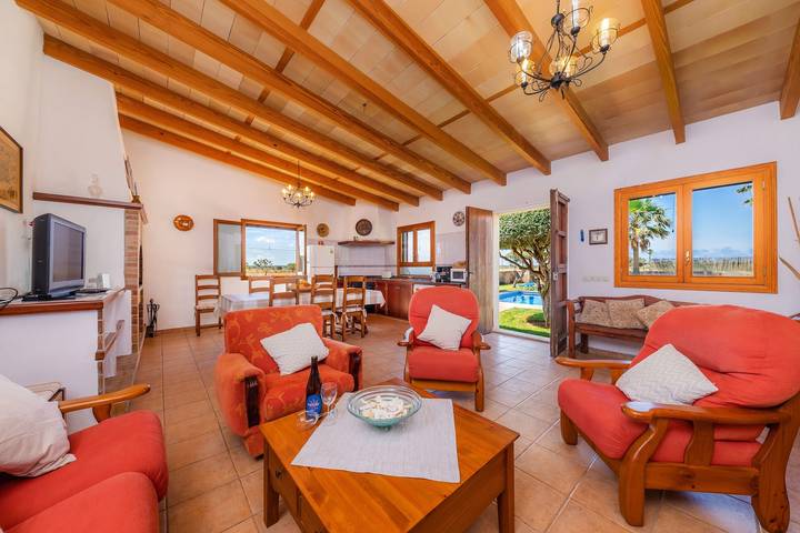 Preciosa casa rural con piscina, jardín, terraza, aire acondicionado y Wi-Fi in Campos, Mallorca Sur