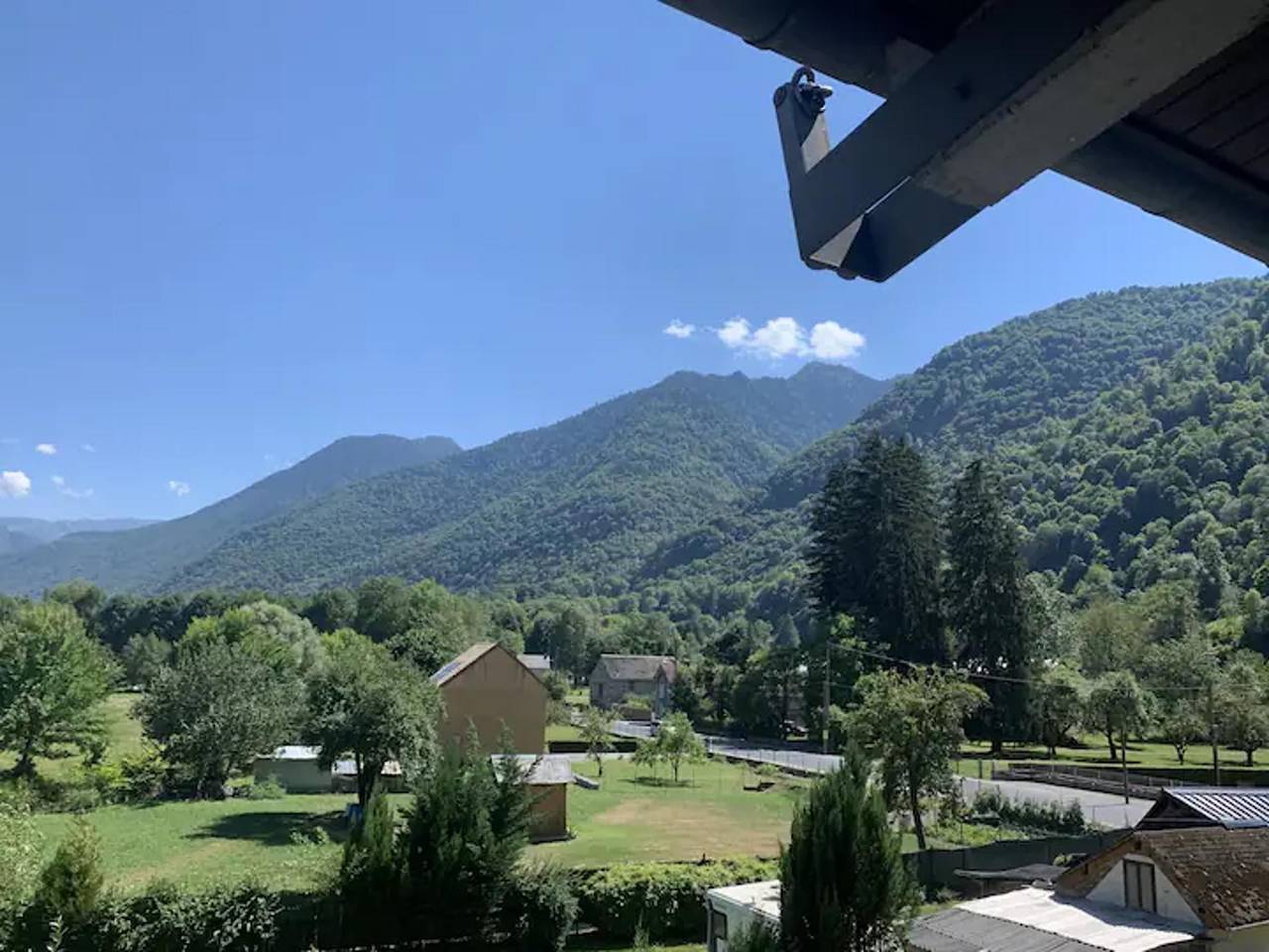 Appartement de vacances entier, Spacious Alpine 3-bedroom Pyrenees Apartment in Saint-Béat, Pyrénées
