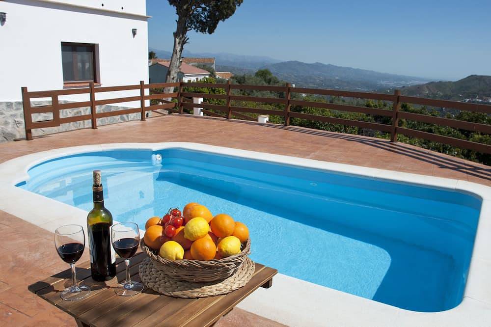 Villa La Noria, 15 Pers, wifi, swimming pool, Petfriendly, magnificent view in Comares, Málaga Province