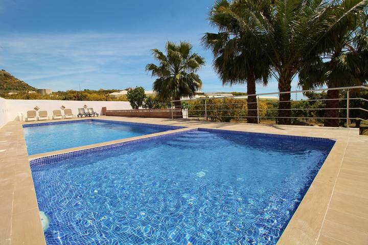 Chalet para 8 personas, con jardín además de jacuzzi y terraza en Provincia de Málaga - 4
