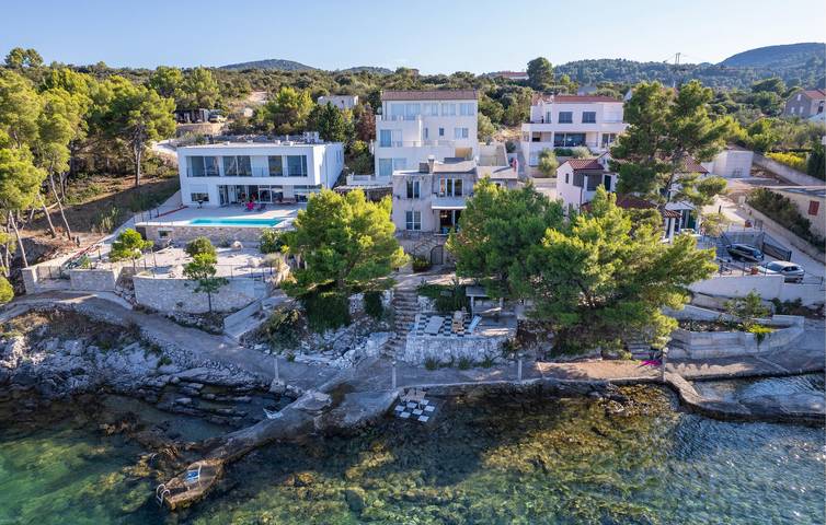 Ferienhaus für 10 Personen, mit Garten und Pool sowie Terrasse, mit Haustier - 1