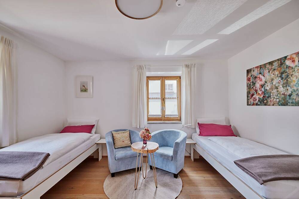 Ganze Wohnung, Ferienwohnung 120 qm mit zwei Schlafzimmer und Terrasse, nähe der Therme in Bad Aibling, Landkreis Rosenheim