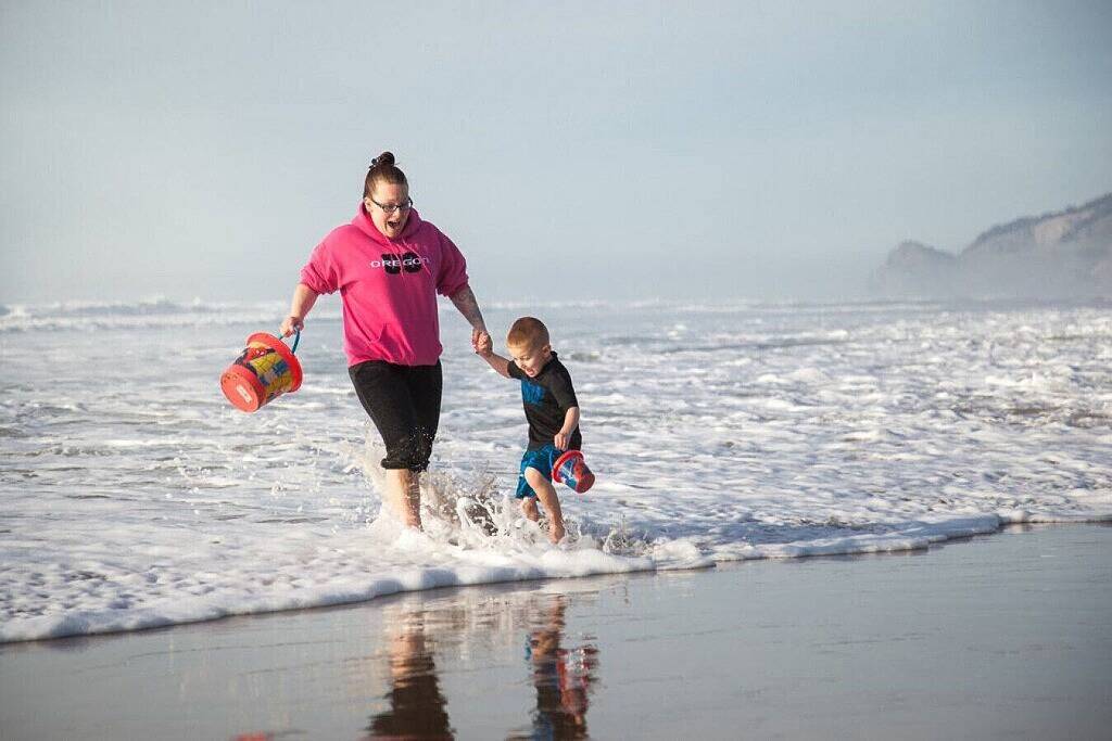 Ganze Wohnung, Das Steuerhaus - 2 Schlafzimmer Balkon am Meer, Kamin, voll ausgestattete Küche, Wifi in Oceanlake, Lincoln City
