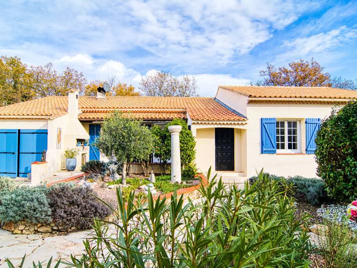 Location de vacances pour 6 personnes, avec piscine et jardin à Taradeau