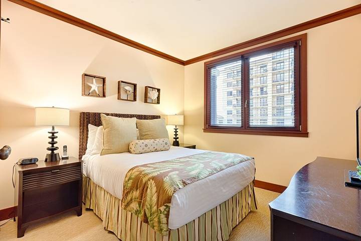 Vacation rental for 8 people, with yard and sauna as well as hot tub in Ko Olina