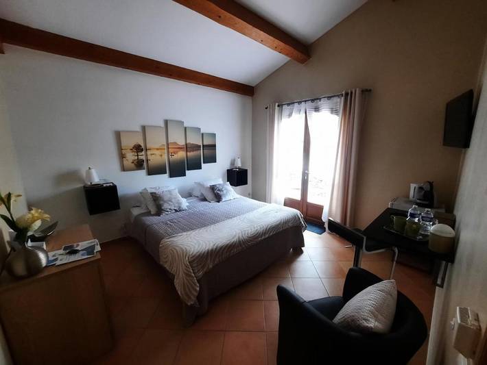 Maison d’hôte pour 2 personnes, avec vue et sauna ainsi que piscine et jardin à Saint-Maximin-la-Sainte-Baume - 3