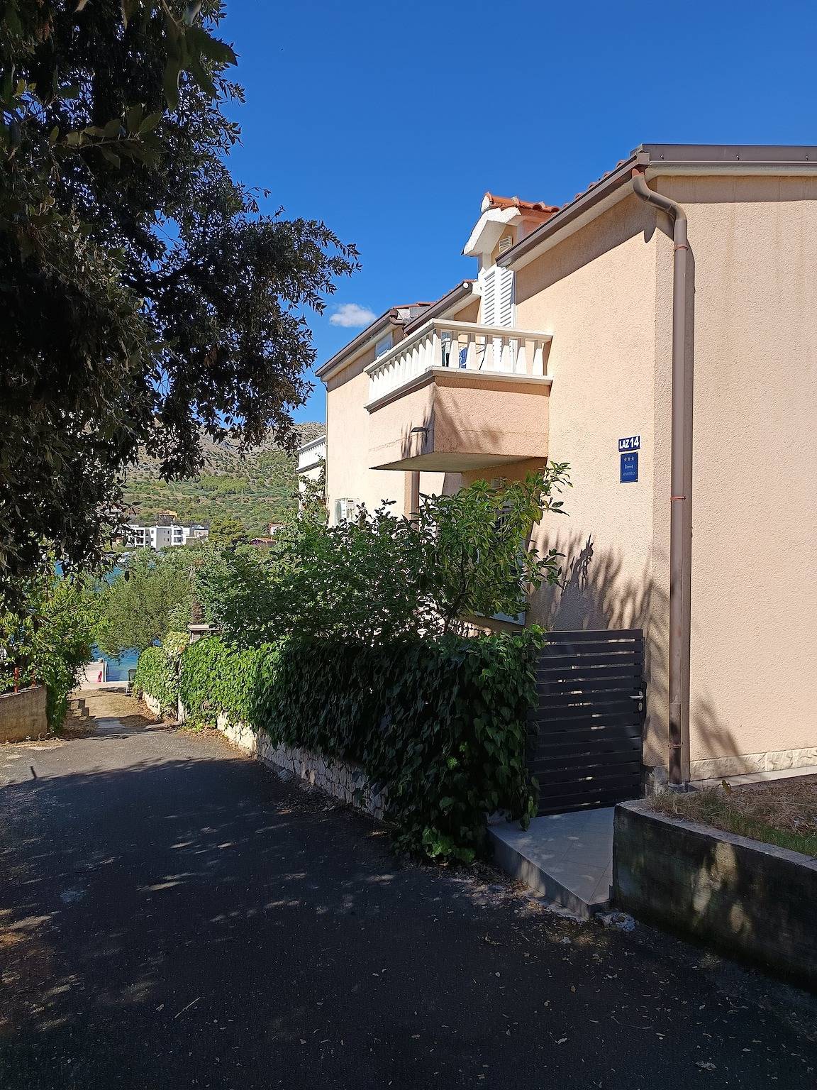 Ganze Wohnung, 1-Zimmer-Ferienwohnung am Strand Sparadici, Sibenik A-24300-a in Grebastica, Šibenik-Knin
