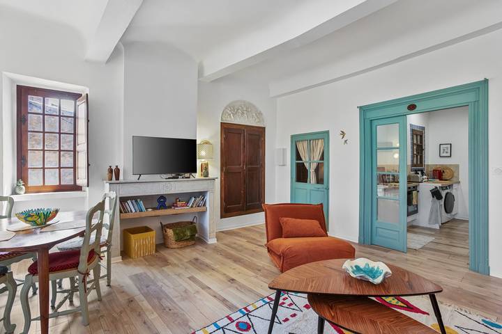 Geheel appartement, Sfeervol Provençaals appartement in het hart van Cotignac in Cotignac, Brignoles region