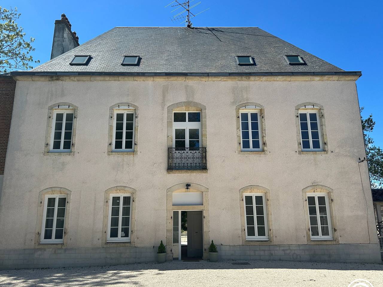 Superbe maison avec piscine et climatisation in Arc-sur-Tille, Région de Dijon