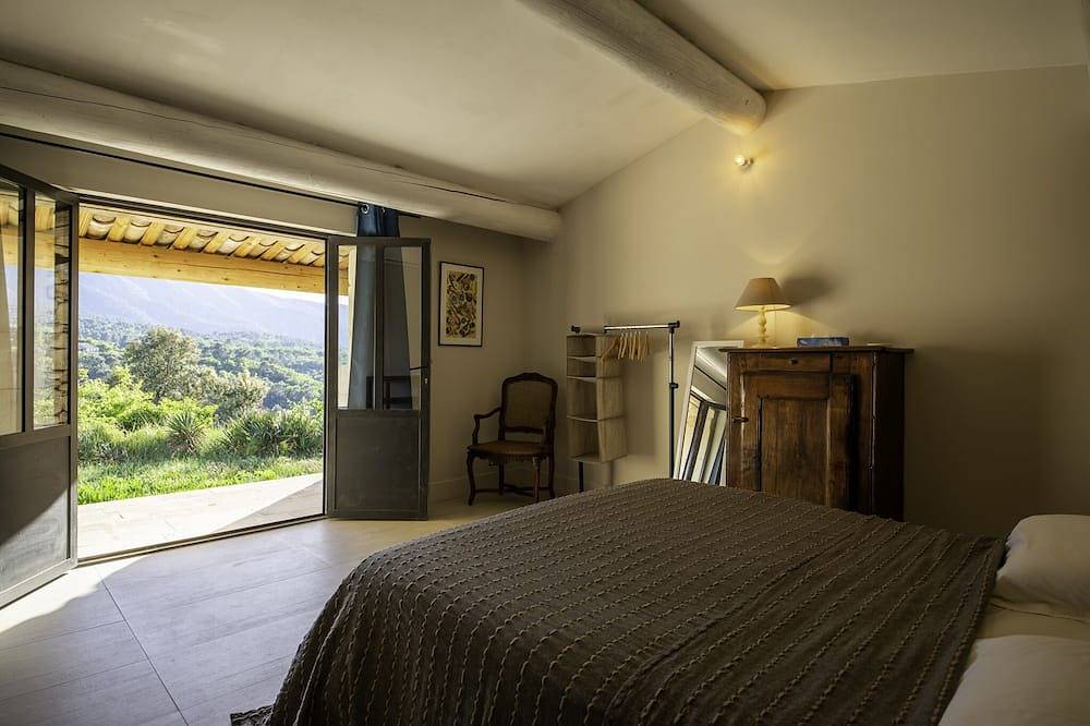 Moustier de Menerbes 3 - Loft Style villa for 2 in Ménerbes, Regionaler Naturpark Luberon