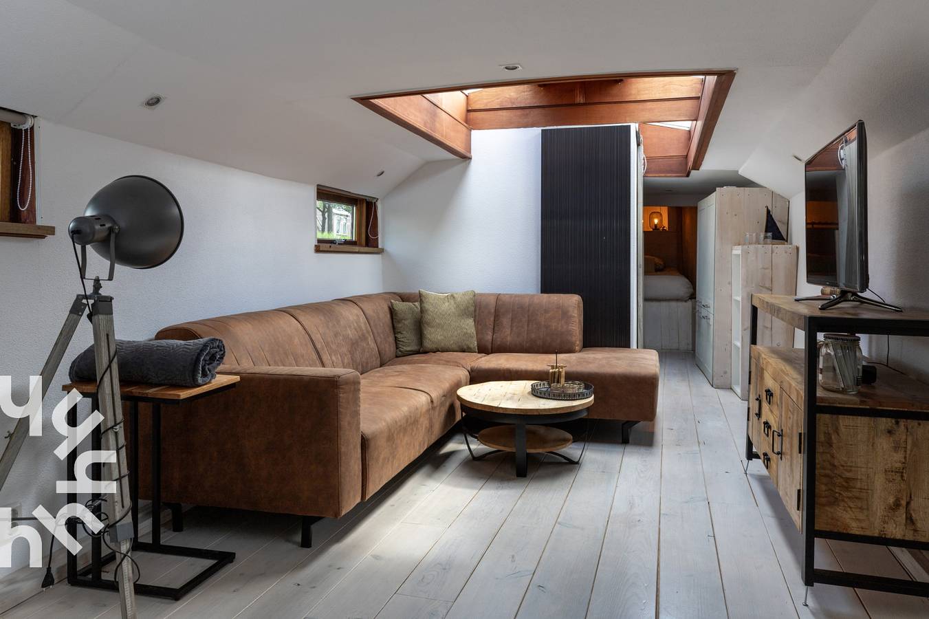 Schitterende 2 persoons woonboot in het centrum van Heerenveen in Heerenveen, Friesland