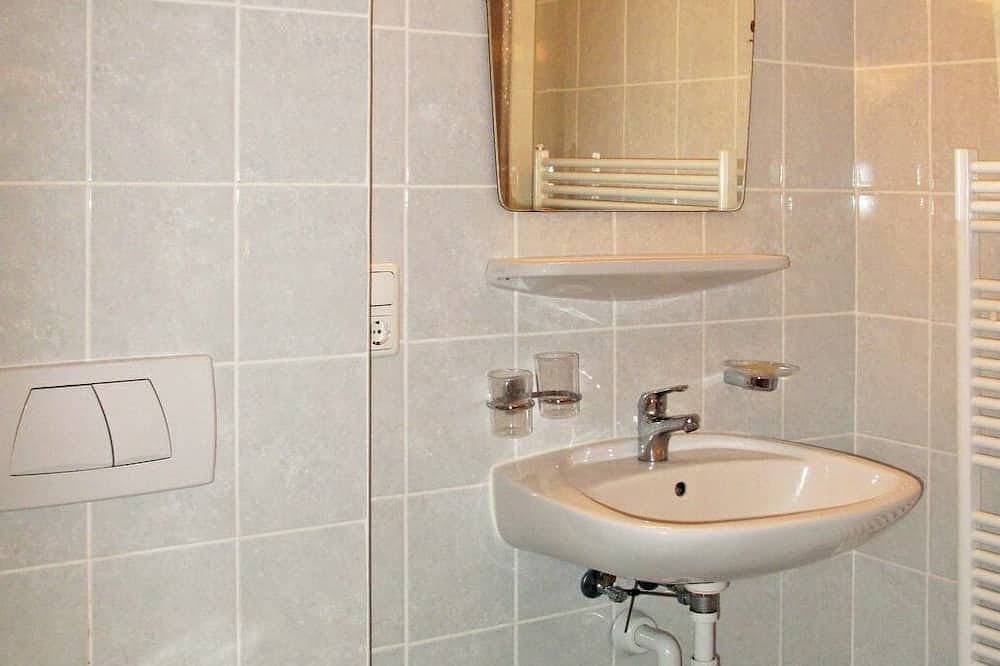 Ganze Wohnung, Angenehme Wohnung für 6 Gäste mit  W-Lan, Tv und Terrasse in Graun, Südtirol