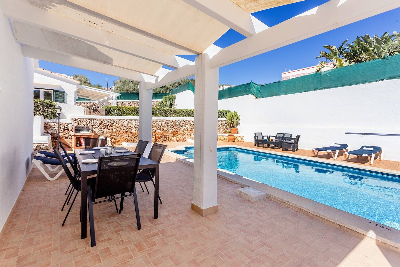 Villa 'Amber' con piscina privada, Wi-Fi y aire acondicionado in Cala en Porter, Municipio de Alaior