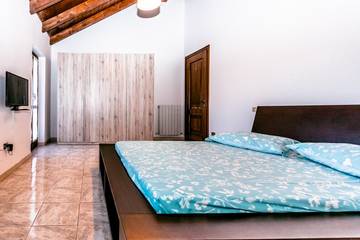 Agriturismo per 3 Persone in Comune di Castelletto Sopra Ticino, Provincia di Novara, Foto 1
