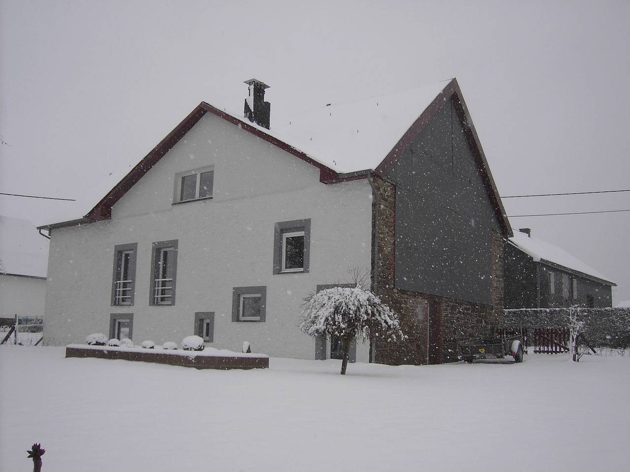 Ganze Wohnung, Stilvolle Ferienwohnung in Heppenbach mit Terrasse in Amel, Naturpark Hohes Venn