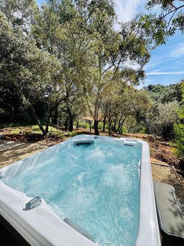 Chambre d’hôte pour 2 personnes, avec vue et bassin pour enfant ainsi que jardin et piscine dans Parc naturel régional de la Sainte-Baume