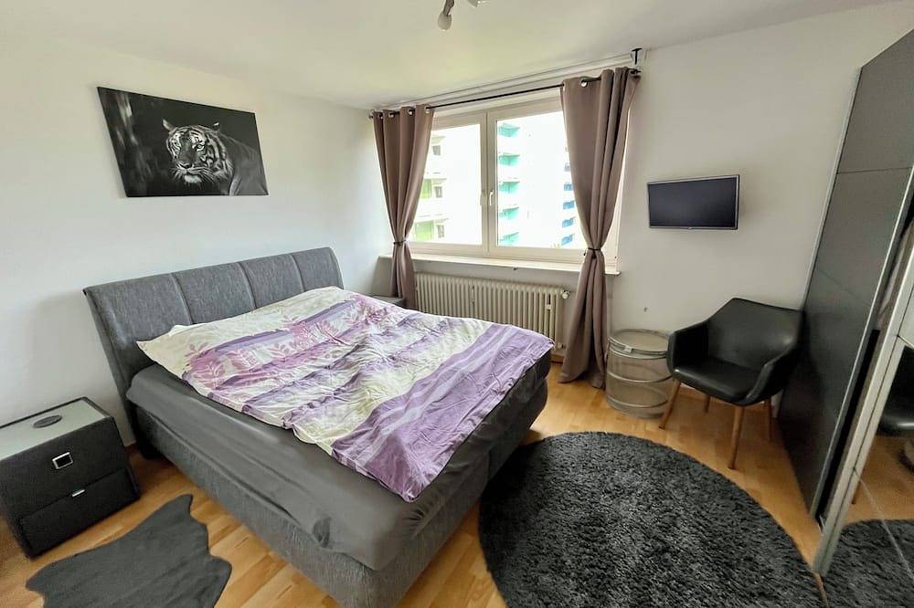 Ganze Wohnung, Nice Isar apartment for 2 people in Munich South,near subway line 3 and S-Bahn7 in München Forstenried, München